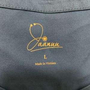 Large Jaanuu Scrub top